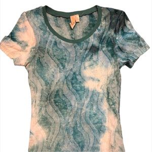 NWOT- BKE Buckle Women's Beautiful GREEN SWIRL Tie Dye Top SZ Small